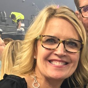 Meet your Posher, Cynthia